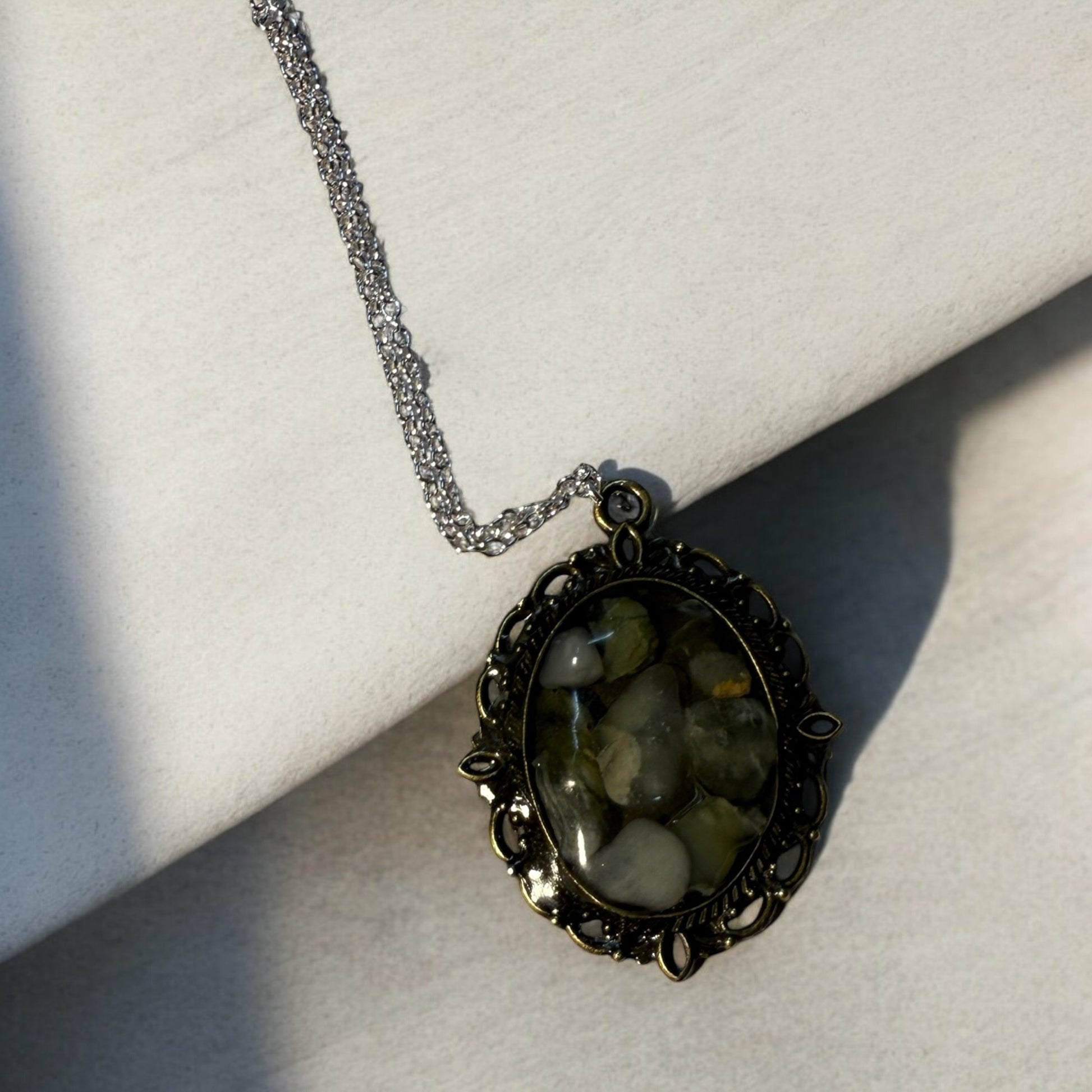 Vintage Stone-Inspired Oval Pendant Necklace - Aura Resin Jewerly