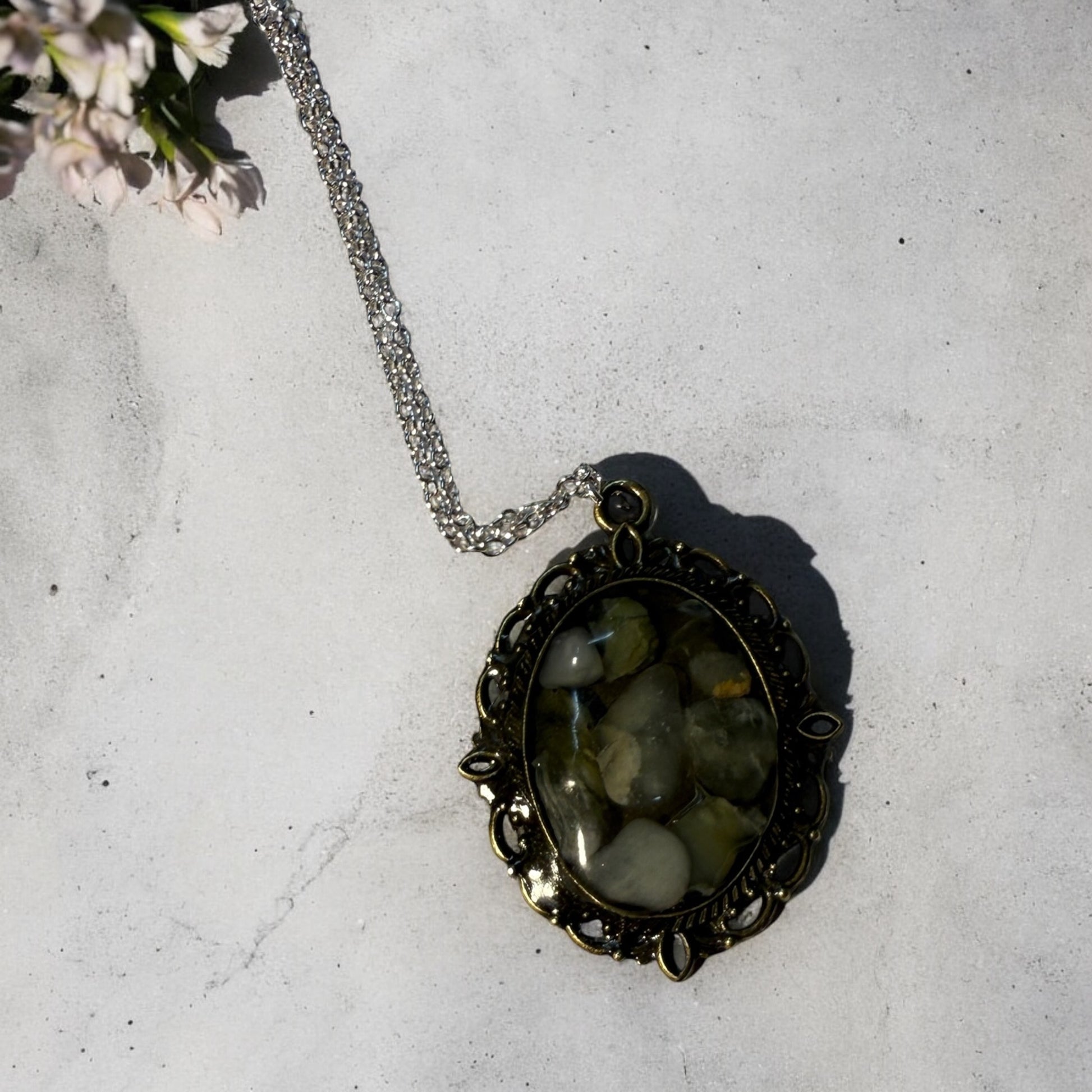 Vintage Stone-Inspired Oval Pendant Necklace - Aura Resin Jewerly